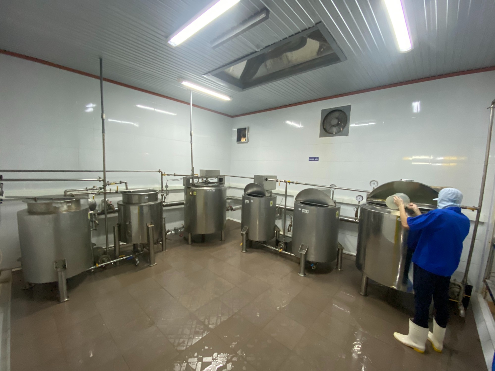 HOT FILLING PET BOTTLES PROCESS